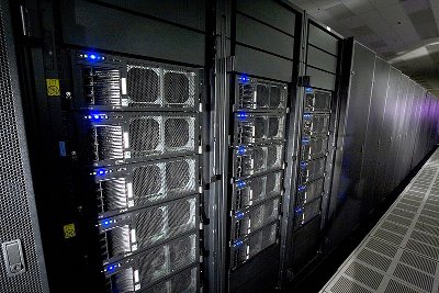 Alcuni rack del supercomputer Roadrunner (Foto LeRoy N. Sanchez, Records Management/Media Services and Operations)