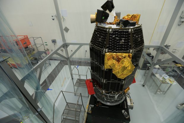 La sonda spaziale Lunar Atmosphere and Dust Environment Explorer (LADEE) durante la fase di test (Foto NASA)