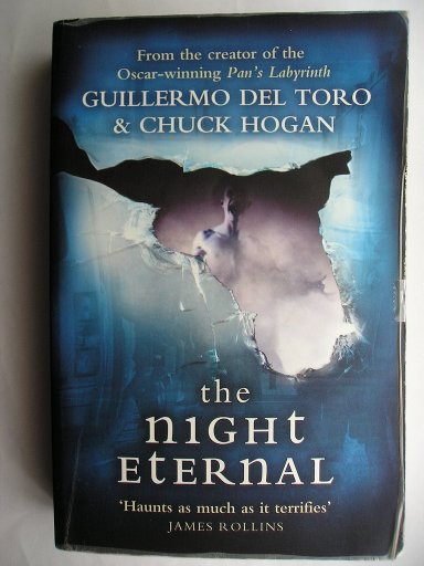 Notte eterna di di Guillermo del Toro e Chuck Hogan (edizione britannica)