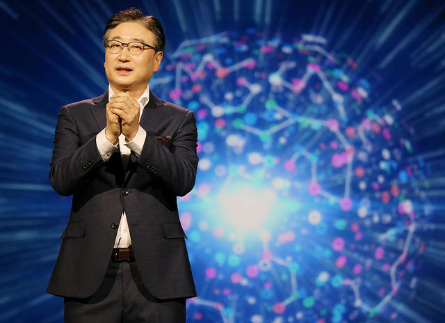 L'amministratore delegato di Samsung Electronics Boo-Keun Yoon al CES 2015