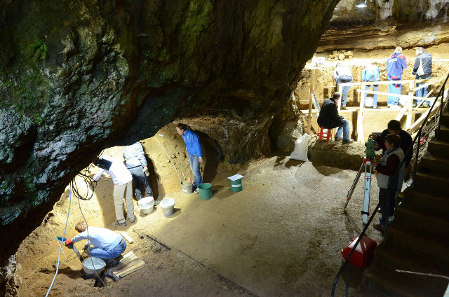 Un momento degli scavi nella grotta di Bacho Kiro (Foto cortesia MPI-EVA/ Nikolay Zaheriev )