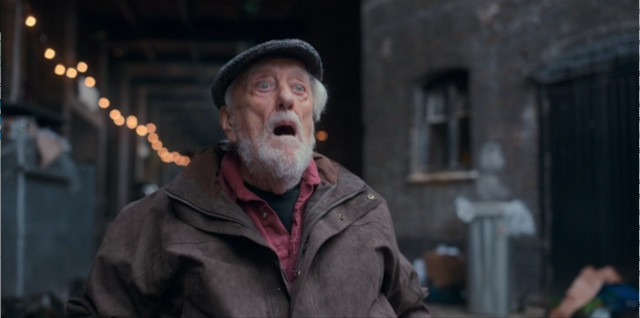 Wilfred Mott (Bernard Cribbins) in Wild Blue Yonder (Immagine cortesia BBC / Disney+)