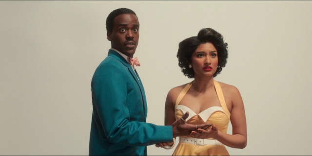 Il Quindicesimo Dottore (Ncuti Gatwa) e Belinda Chandra (Varada Sethu) in LUX (Immagine cortesia BBC / Disney+)