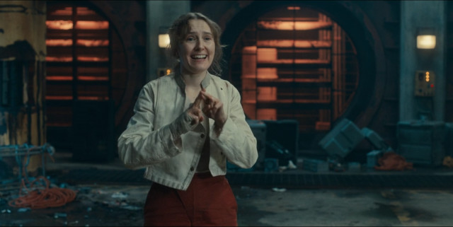 Aliss Fenly (Rose Ayling-Ellis) in Profondità otto chilometri (Immagine cortesia BBC / Disney+)